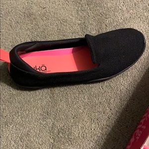 Nwot low profile shoes